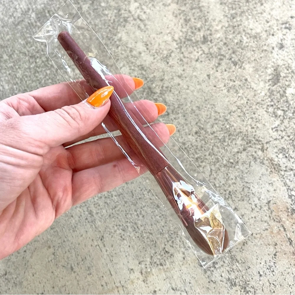 NEW Josie Maran Foundation Brush 001 Brand New